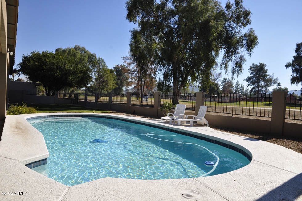 Property Photo: 137 W Southern Hills Road AZ 85023