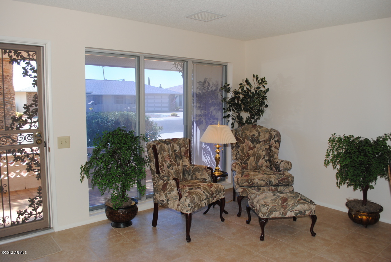 Property Photo:  9338 W Glen Oaks Circle N  AZ 85351 