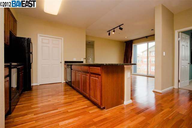 Property Photo:  1121 40th St 5306  CA 94608 