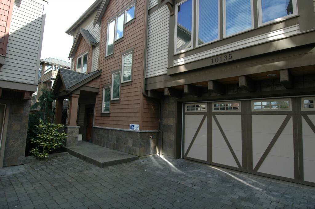 Property Photo:  10137 NE 62nd St  WA 98033 