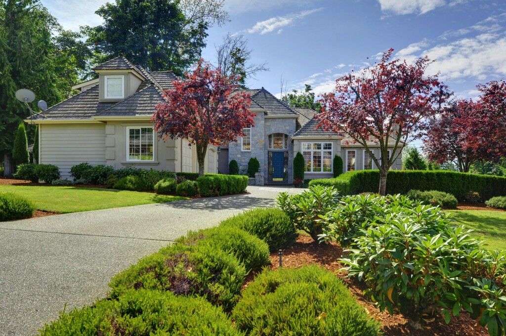Property Photo: 5725 251st Court NE WA 98053