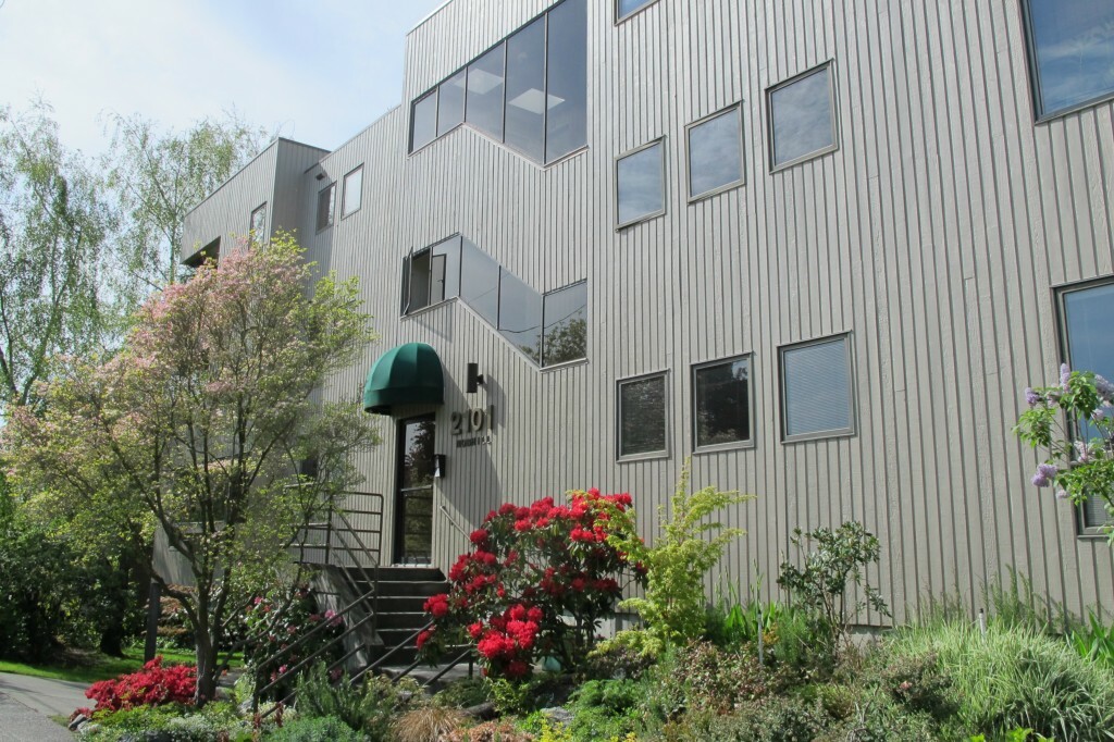 Property Photo:  2101 Nob Hill Ave N 2A  WA 98109 