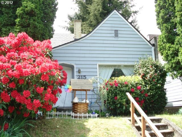Property Photo: 215 NE 60th Ave OR 97213