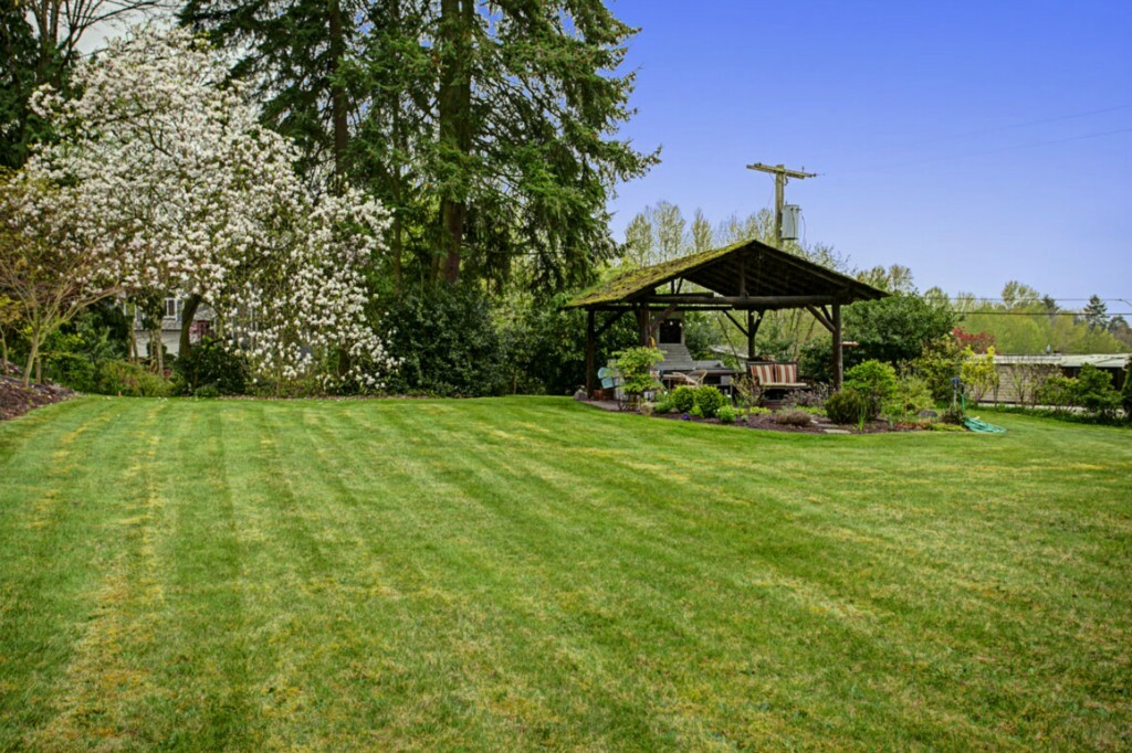 Property Photo:  1205 Kirkland Ave  WA 98033 