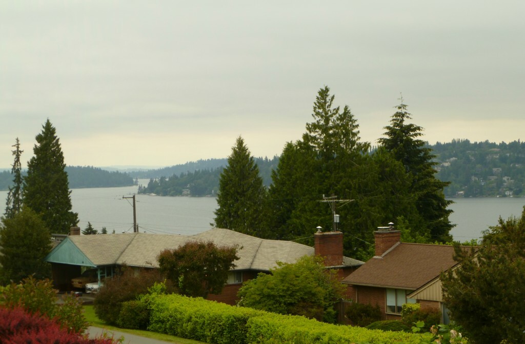 Property Photo:  7537 S Lakeridge Dr  WA 98178 