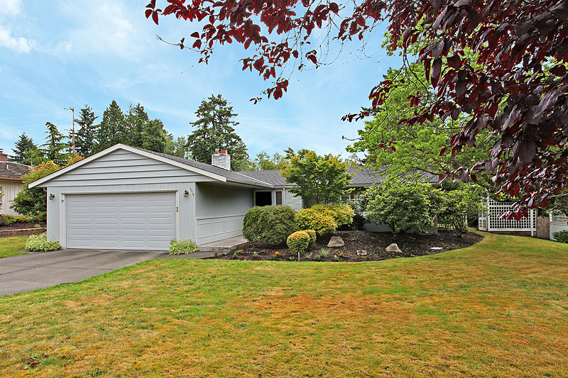 Property Photo: 1014 Belfair Rd WA 98004
