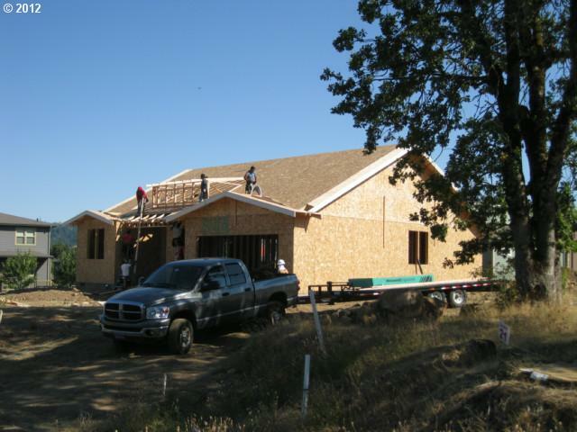 Property Photo:  1101 Redtail Loop  OR 97031 