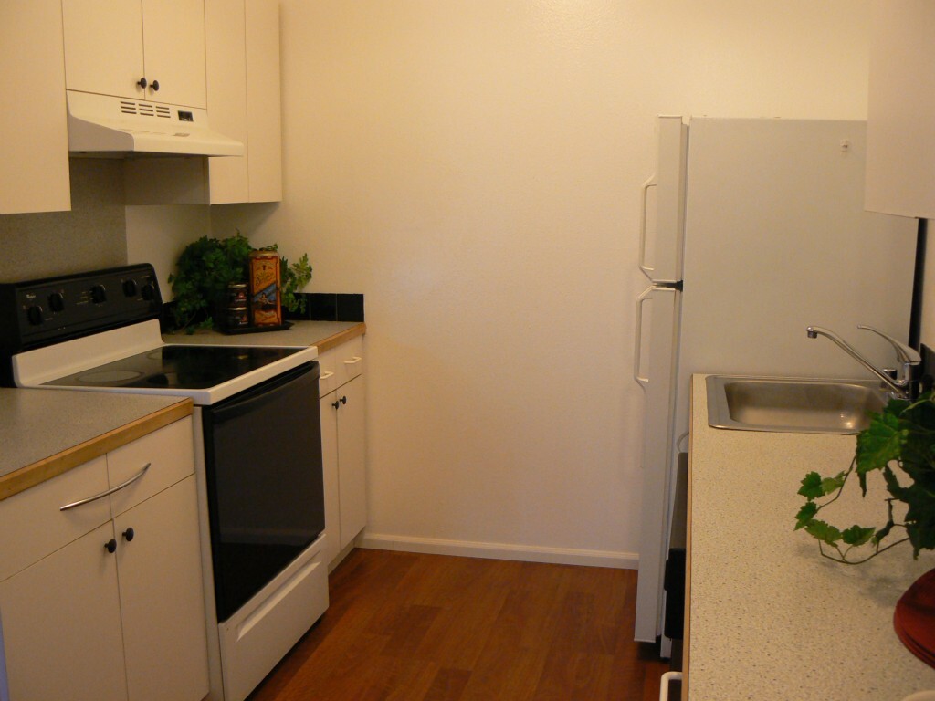 Property Photo:  4815 180th St W L204  WA 98036 