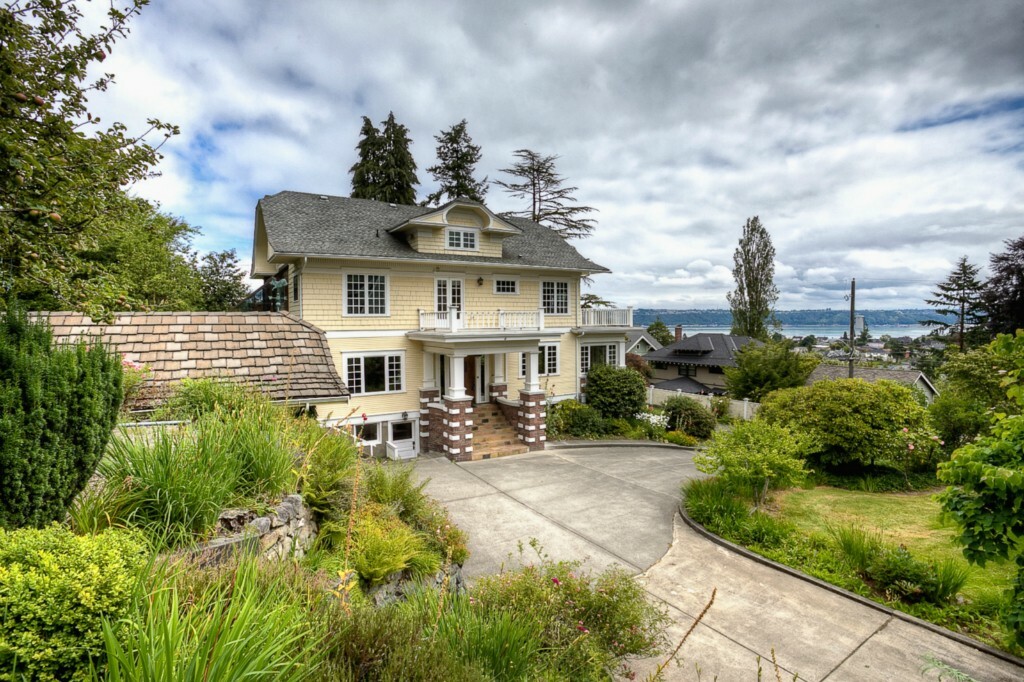 Property Photo:  38 N Orchard Rd  WA 98406 