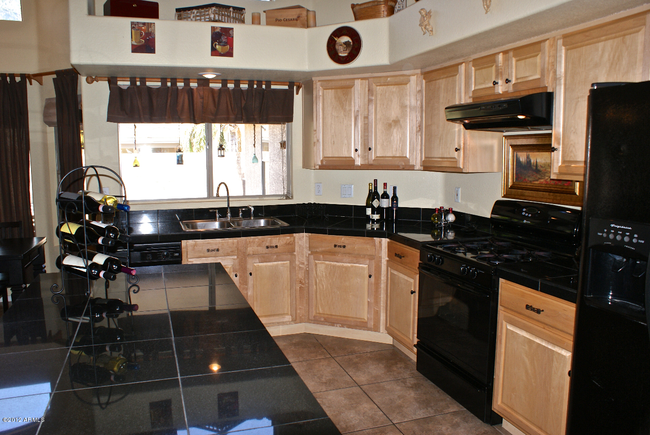 Property Photo:  1122 E Liberty Lane  AZ 85296 