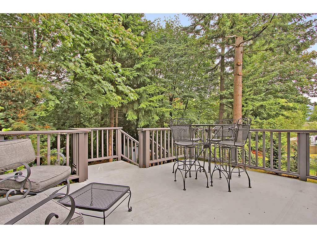 Property Photo:  230 Capella Dr NW  WA 98027 