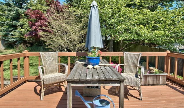 Property Photo:  330 7th Ave  WA 98033 