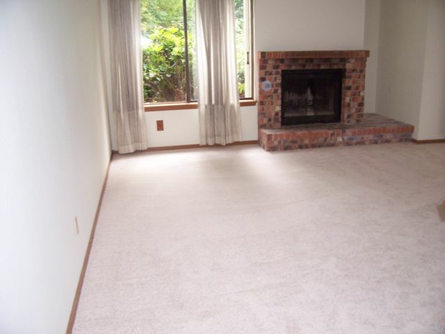 Property Photo: 16024 Village Green Dr C WA 98012