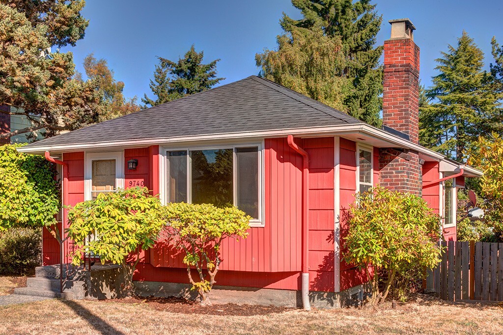Property Photo: 9740 Dayton Ave N WA 98103