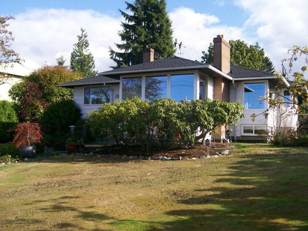 Property Photo: 910 9th Ave N WA 98020