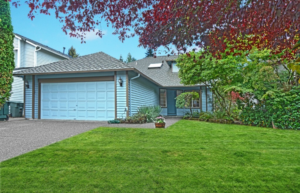 Property Photo:  24211 SE 40th St  WA 98029 