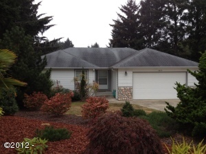 Property Photo: 2433 NE 57th Court OR 97367