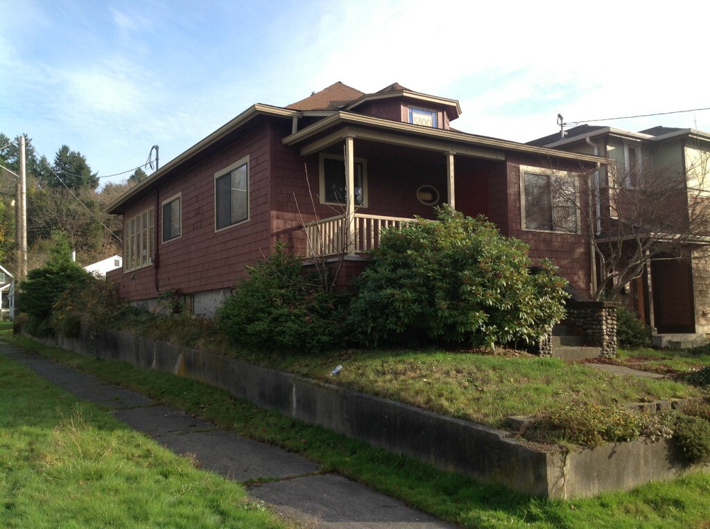 Property Photo: 5800 17th Ave S WA 98108