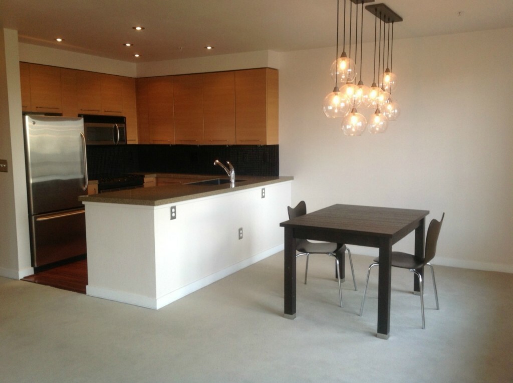 Property Photo: 1420 E Pine St 302 WA 98122