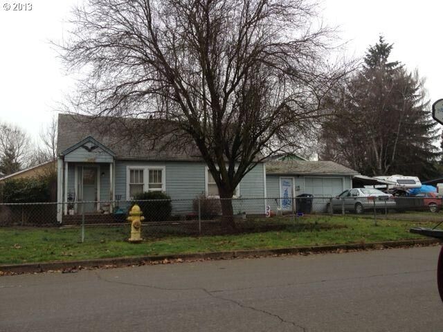 Property Photo: 1408 8th St OR 97477