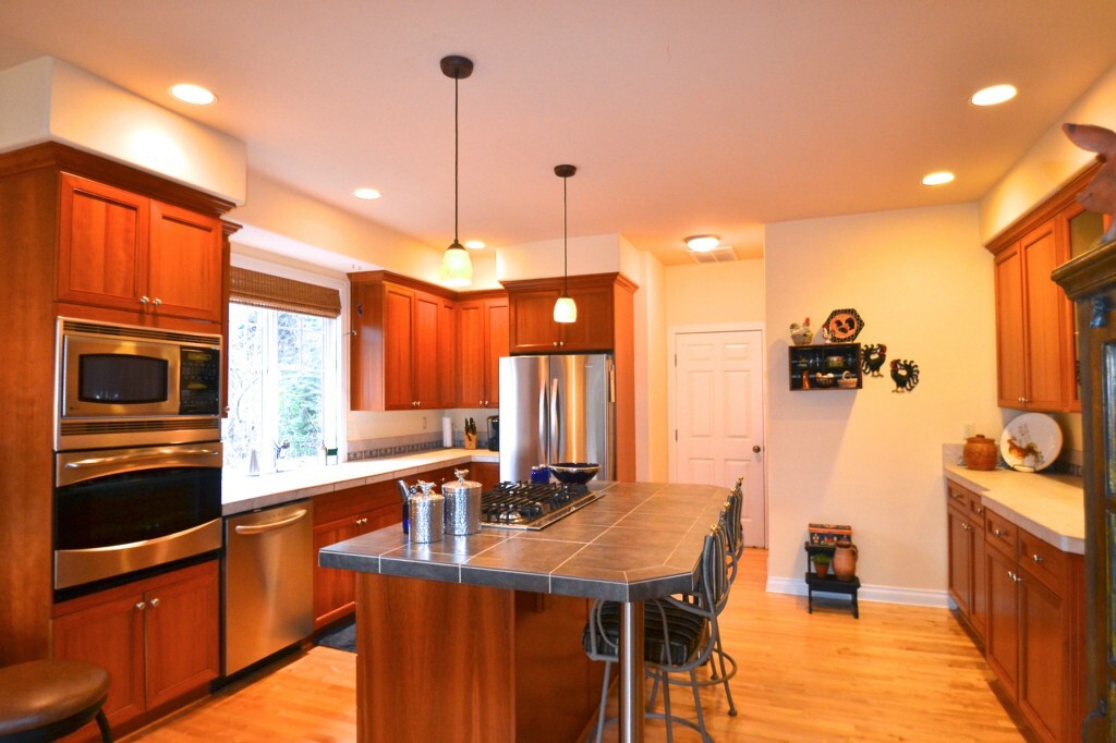 Property Photo:  1983 14th Ct NE  WA 98029 