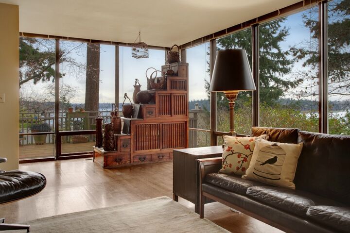Property Photo:  4225 Holly Lane  WA 98040 
