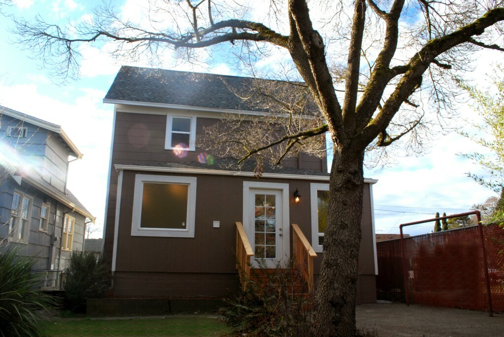 Property Photo:  810 Cogean Ave  WA 98337 