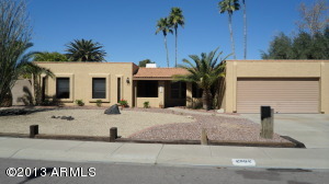 Property Photo:  2902 E Laurel Lane  AZ 85028 