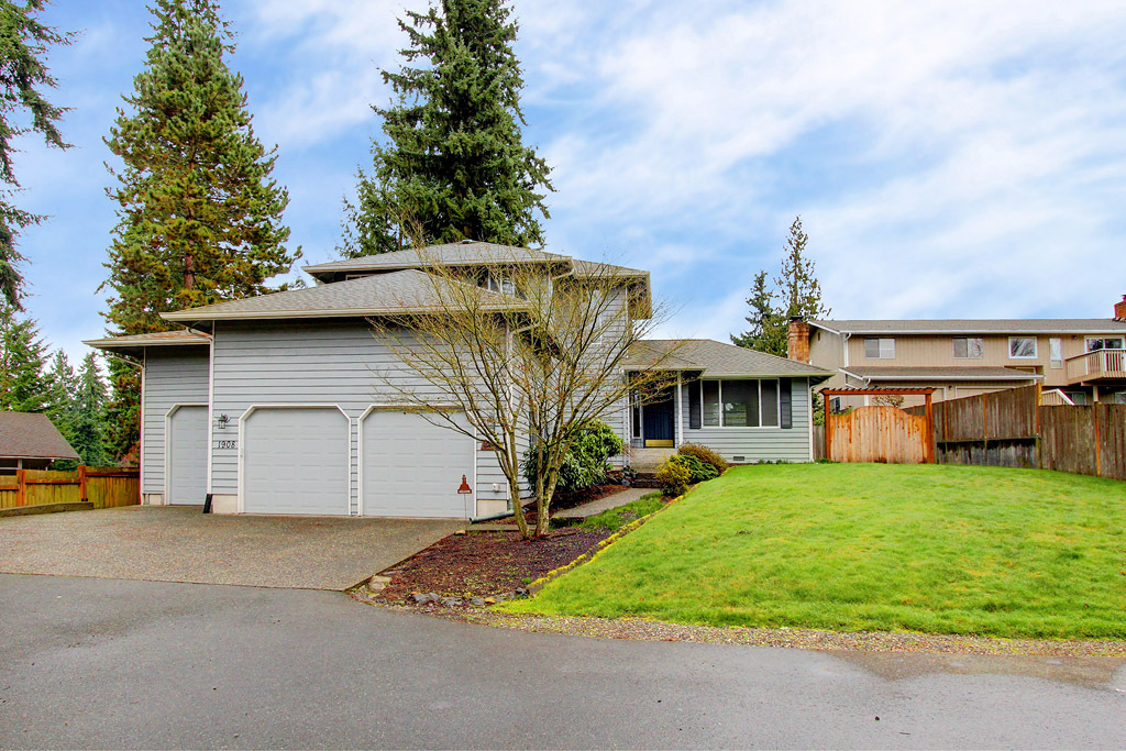 Property Photo: 1908 W Cypress Wy WA 98036