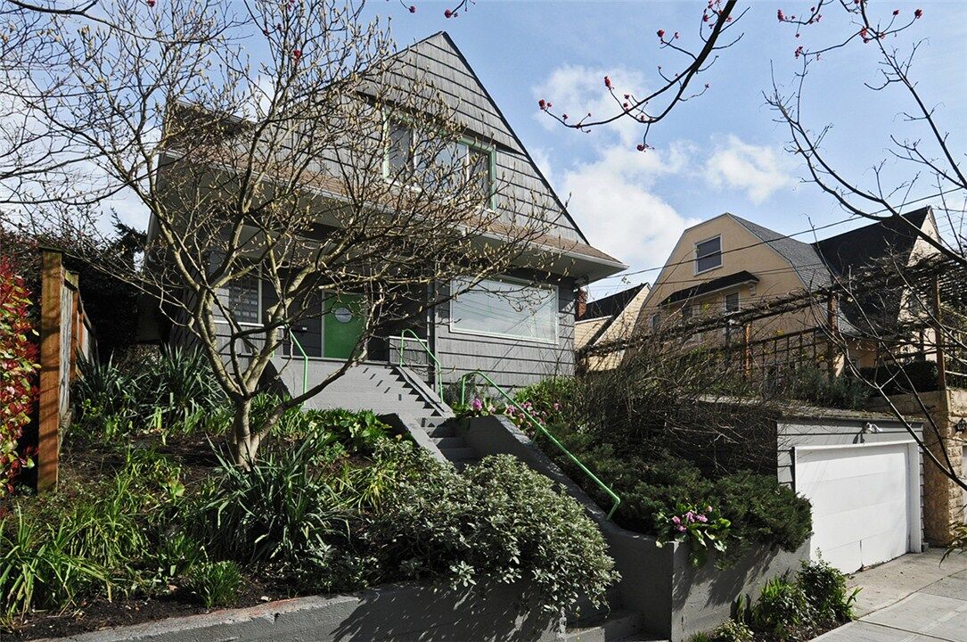 Property Photo:  108 11th Ave E  WA 98102 