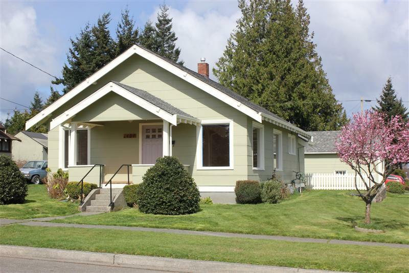 Property Photo:  1404 15th St  WA 98221 