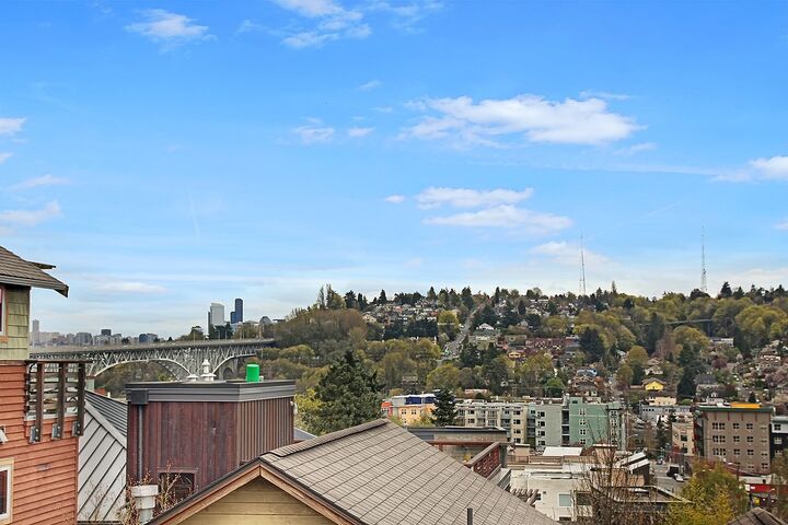 Property Photo: 3824 Evanston Ave N 2 WA 98103