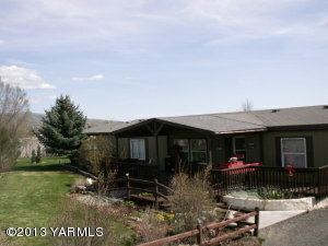 Property Photo:  122 W Huntzinger Rd  WA 98942 