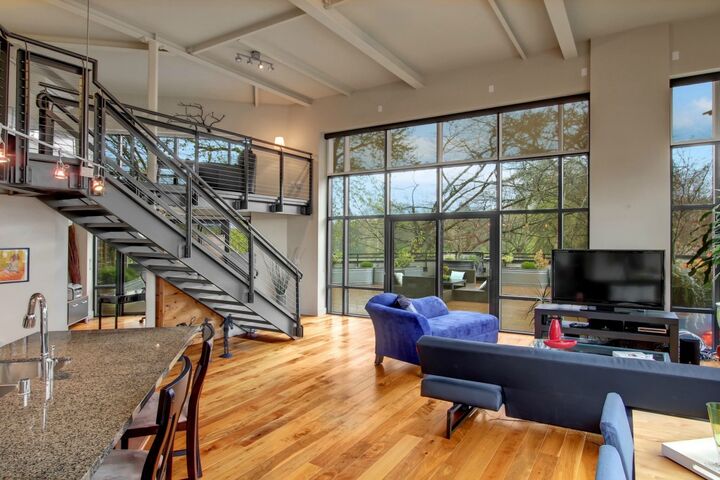 Property Photo:  2914 E Madison St 207  WA 98112 