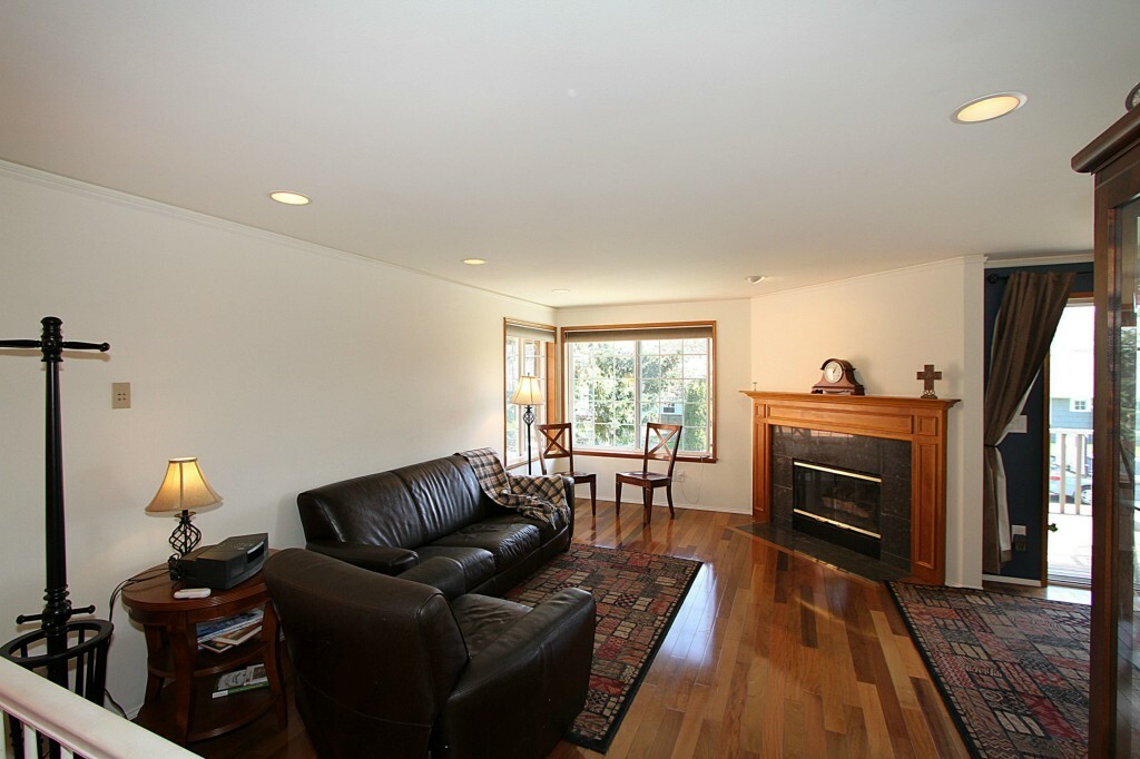 Property Photo:  3239 Walnut Ave SW  WA 98116 