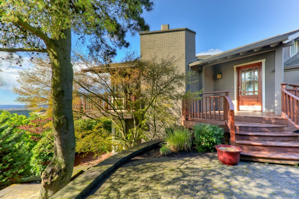 Property Photo:  11212 NE 63rd St  WA 98033 