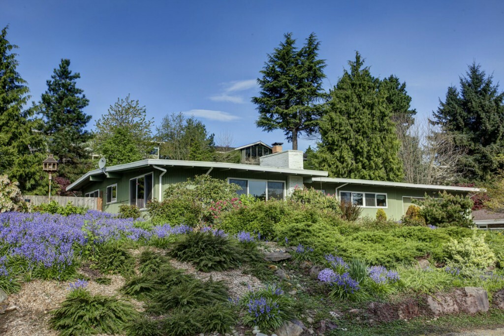 Property Photo: 1811 128th Ave SE WA 98005