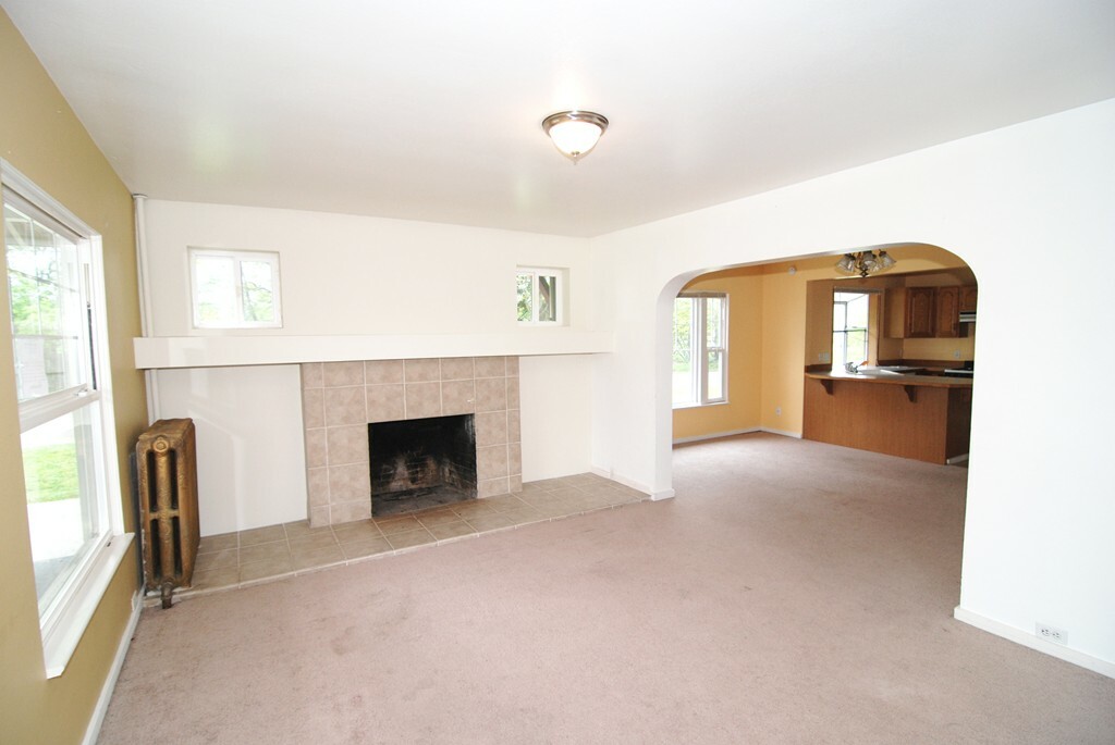 Property Photo:  1013 4th Ave SE  WA 98372 