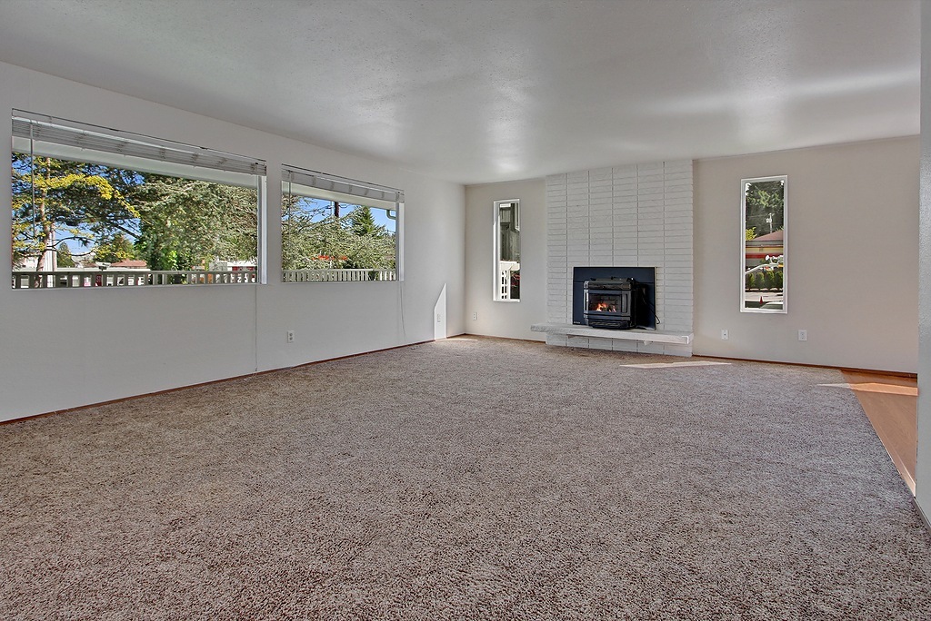 Property Photo: 402 Wood Place WA 98203
