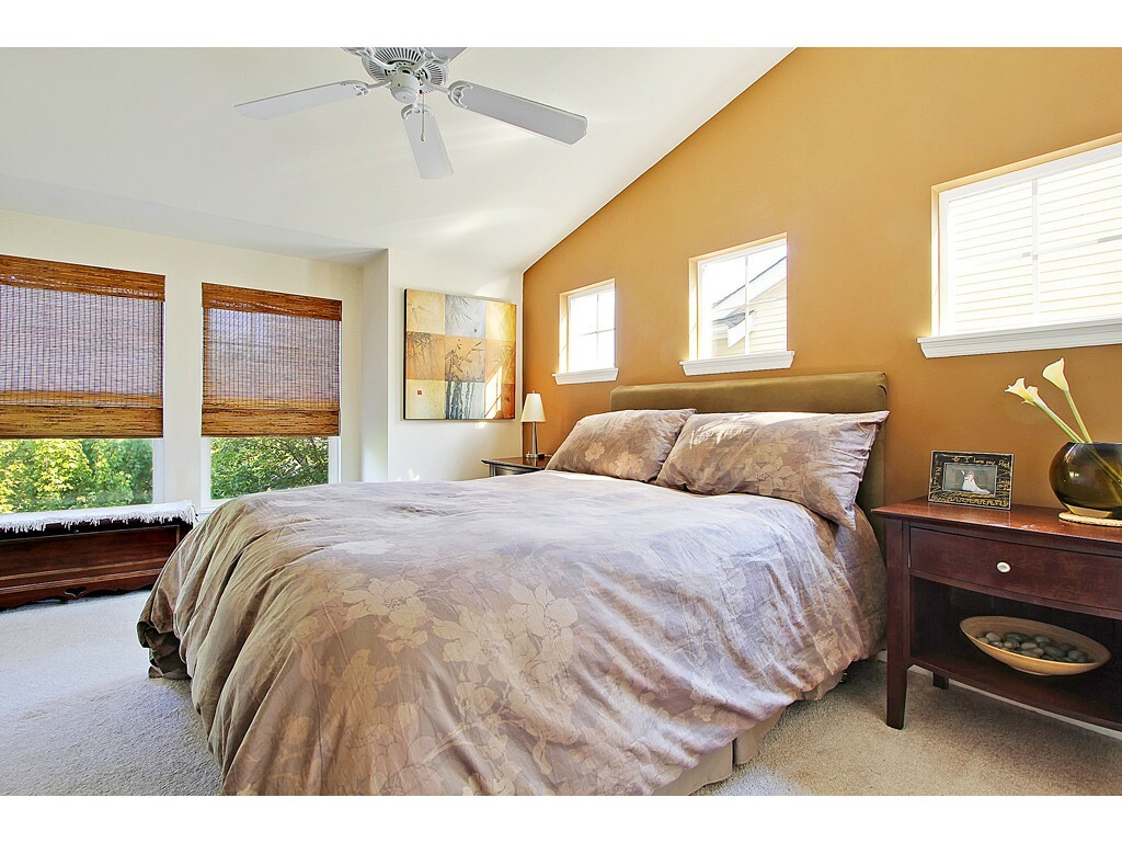 Property Photo: 12717 Greenwood Ave N A WA 98133