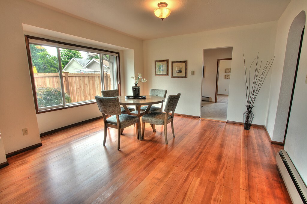 Property Photo:  321 N 101st St  WA 98133 