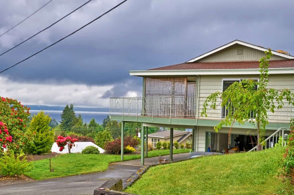 Property Photo: 1006 Olympic Ave WA 98020