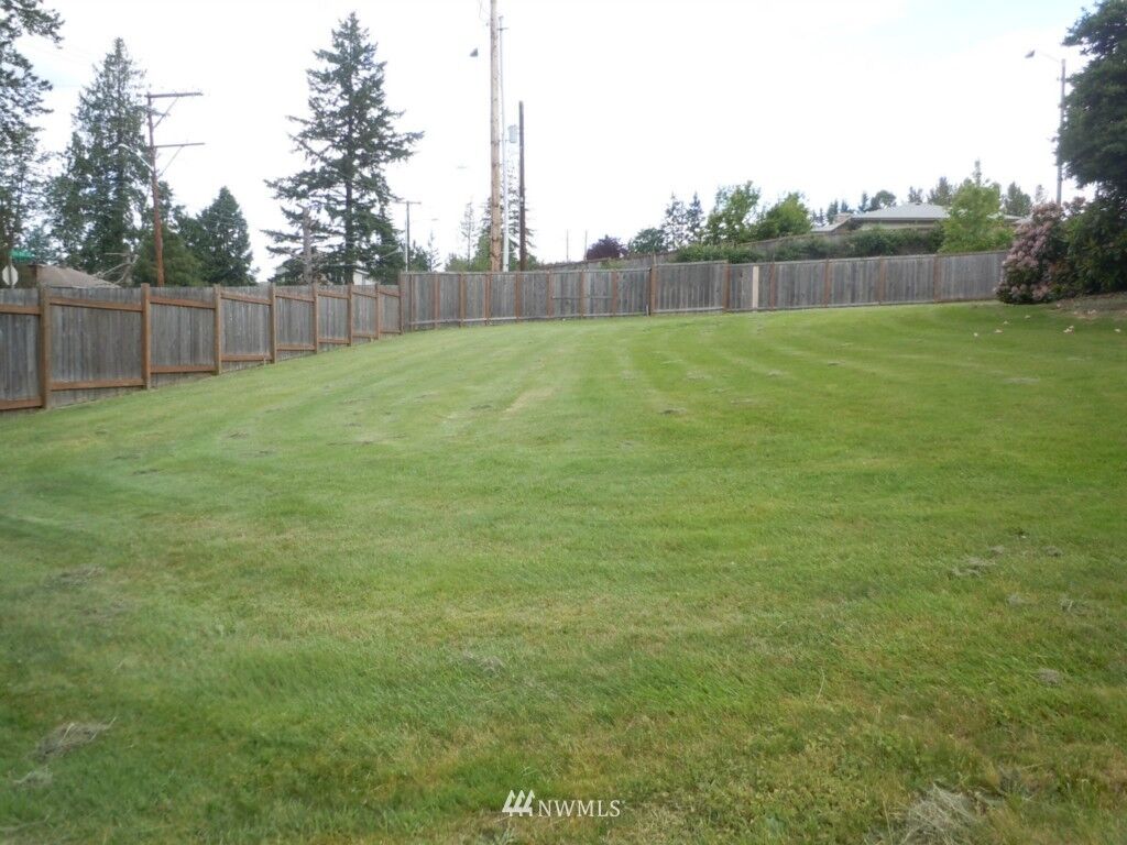 Property Photo:  13606 156th Avenue SE  WA 98059 