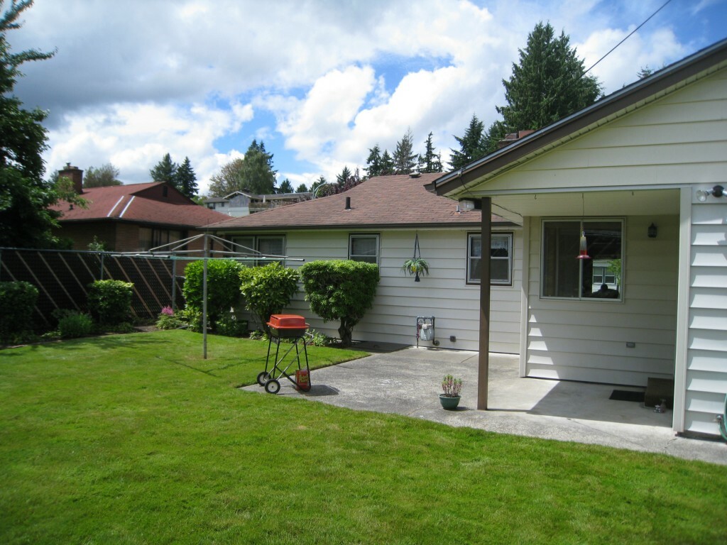 Property Photo:  2500 Veldee Ave  WA 98312 