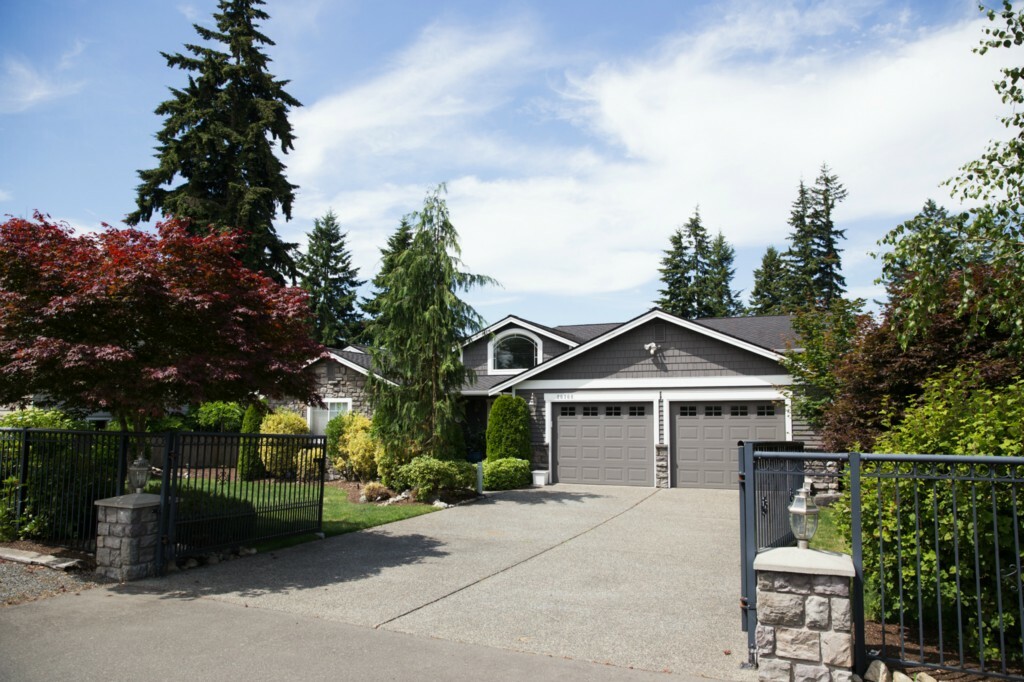 Property Photo:  20708 Maplewood Dr  WA 98026 