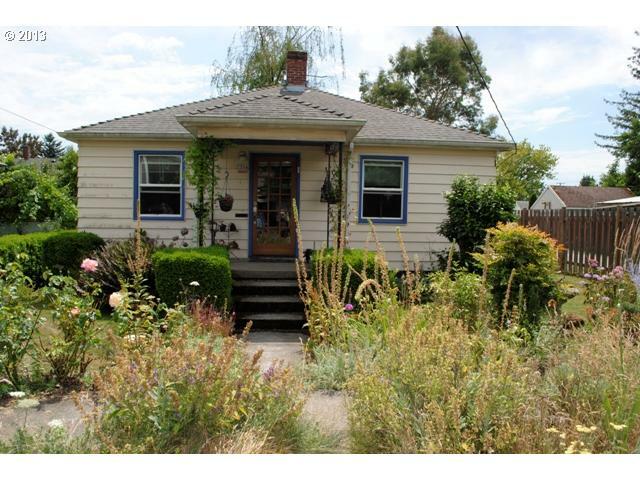 Property Photo: 5306 SE Harold St OR 97206