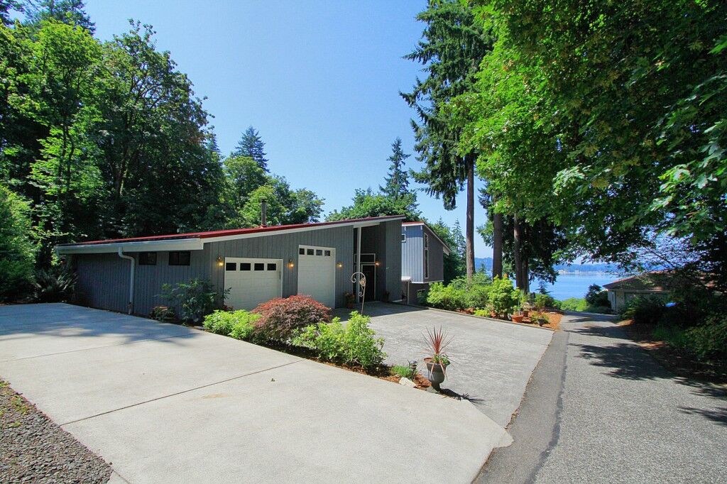 Property Photo: 712 42nd Ave NW WA 98335