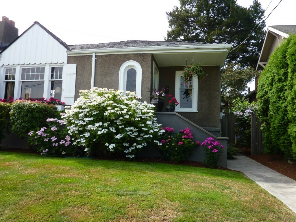 Property Photo:  3725 SW Grayson St  WA 98126 