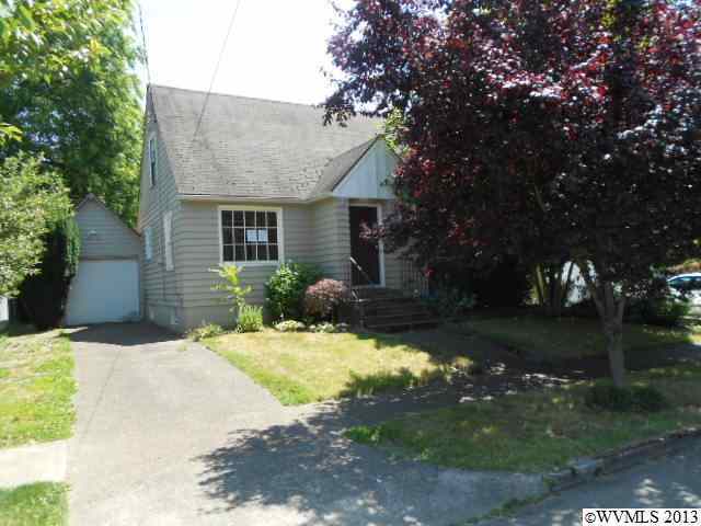 Property Photo: 196 23rd St NE OR 97301