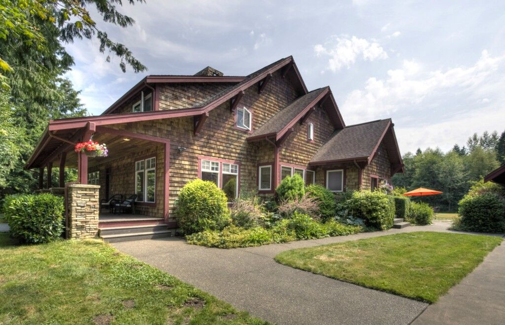 Property Photo: 807 E 51st St WA 98226